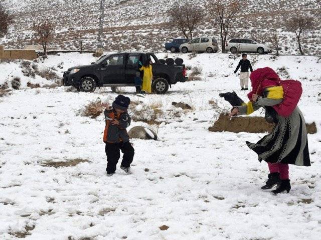 کل مختلف علاقوں میں بارش اور برفباری کا امکان