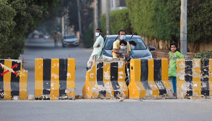 Smart lockdown, Lahore, Rawalpindi, Gujarat, tonight, notification