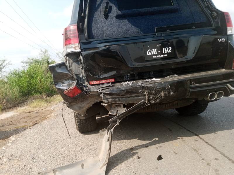 سپیکر راجہ پرویز اشرف کی گاڑی کو حادثہ 