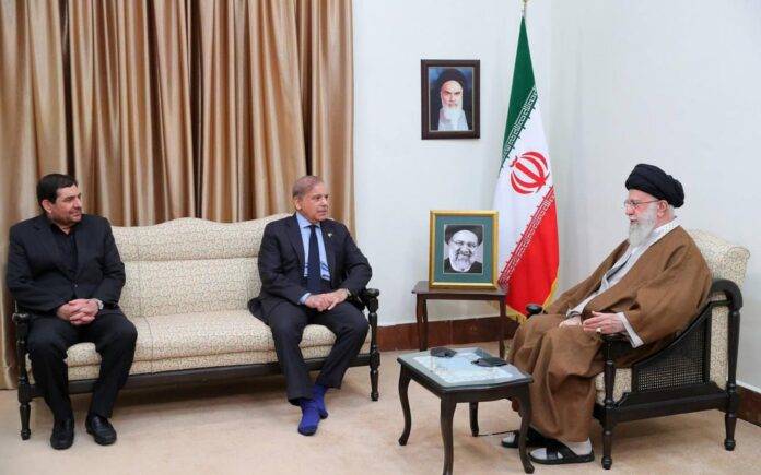 وزیراعظم شہباز شریف کی ایران کے سپریم لیڈر  آیت اللہ خامنہ ای سے ملاقات