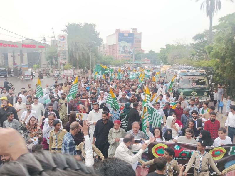 برہان وانی کے آٹھویں یوم شہادت پر کراچی میں ریلی