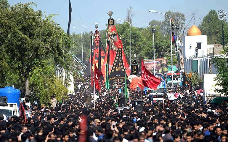 ملک بھر میں  آج  یوم عاشور مذہبی عقیدت و احترام سے منایا جا رہا ہے،سخت  سکیورٹی میں جلوس و مجالس کا اہتمام  کیا گیا ہے